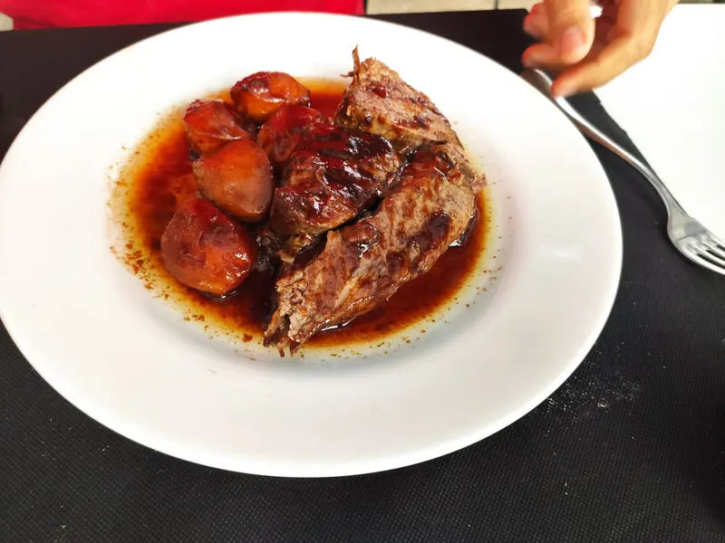 Carne guisada con patatas